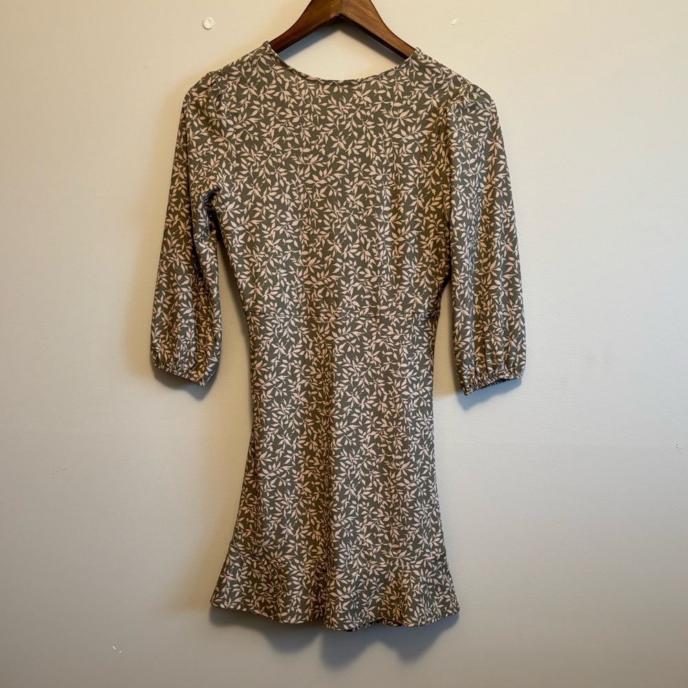 Monteau Floral Leaf Print Faux Wrap Mini Dress XS Green Cream 3/4 Sleeve Stretch - Picture 7 of 9
